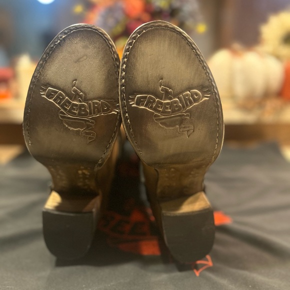 New in Box Ladies Freebird boots Notorious size 8 - Picture 6 of 9